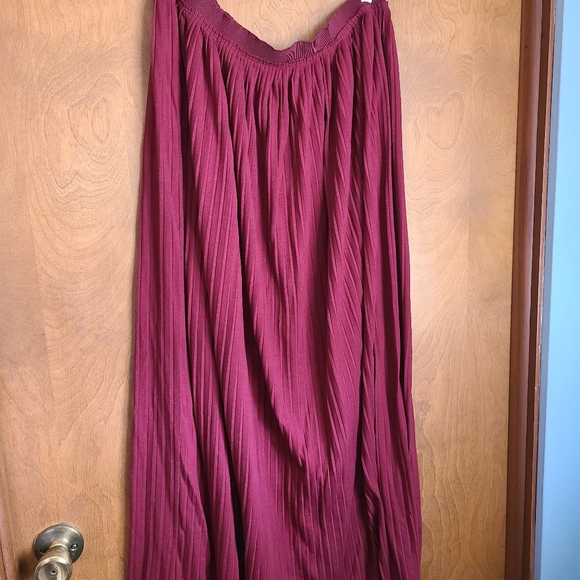 American Eagle Outfitters Dresses & Skirts - 🌟 4/$20 American Eagle Outfitters Red Maxi Skirt